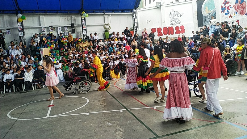 Jóvenes en condición de discapacidad integrados al Festival