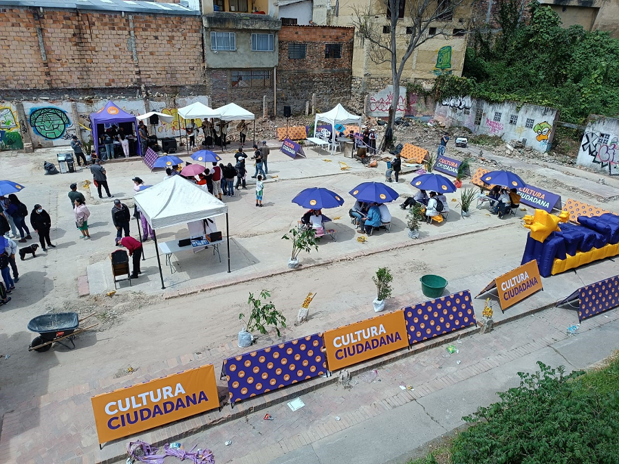 Acciones de limpieza en antigua plaza Rumichaca A