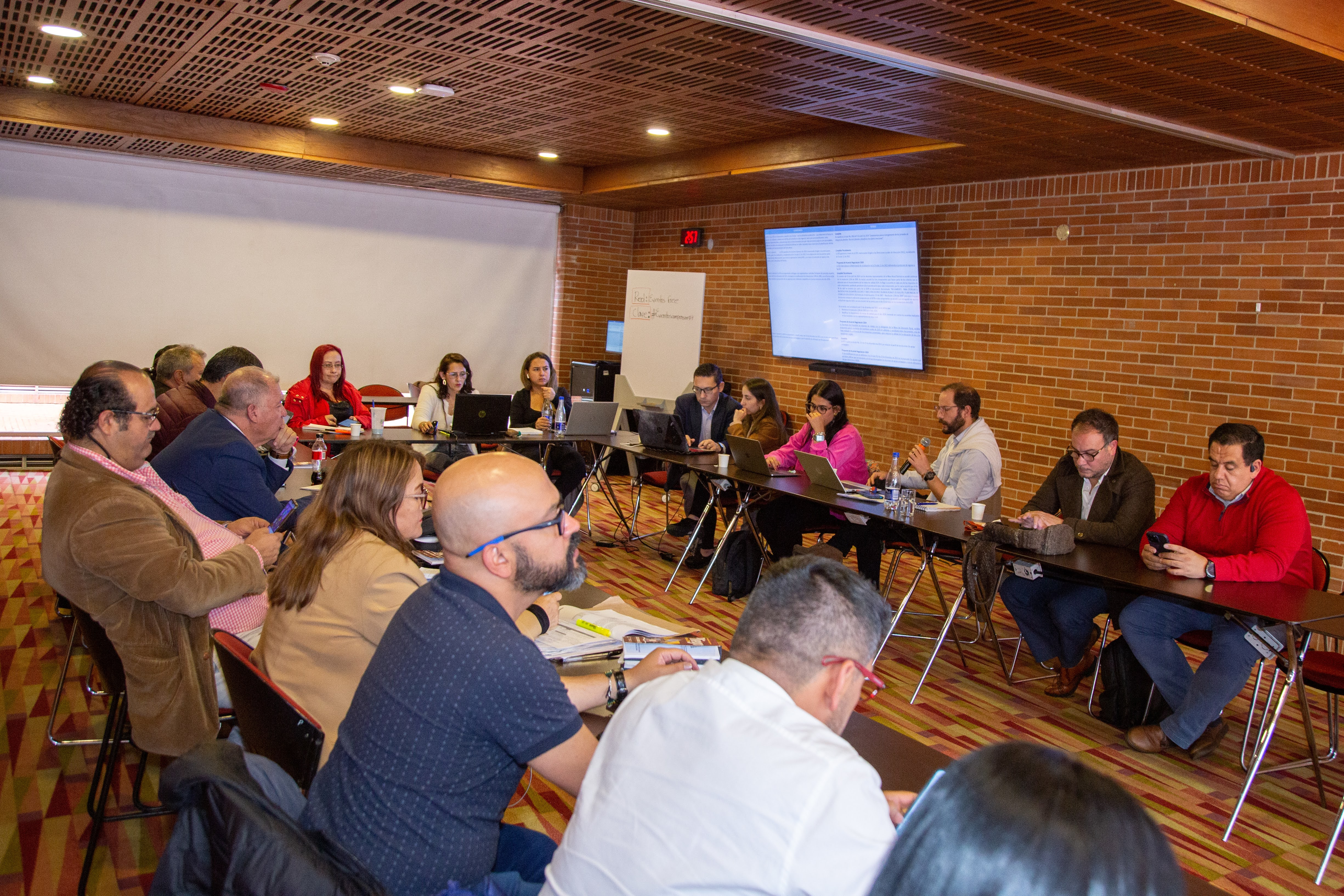 Integrantes de mesa sindical