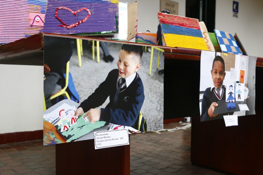 Fotografía estudiante en exposición 