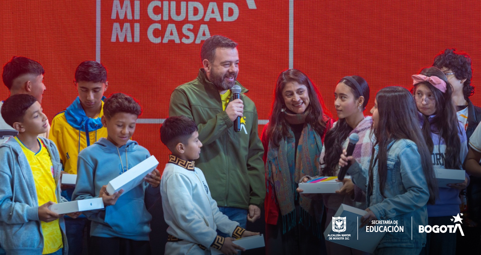 Alcalde Carlos Fernando Galán y Secretaria de de Educación