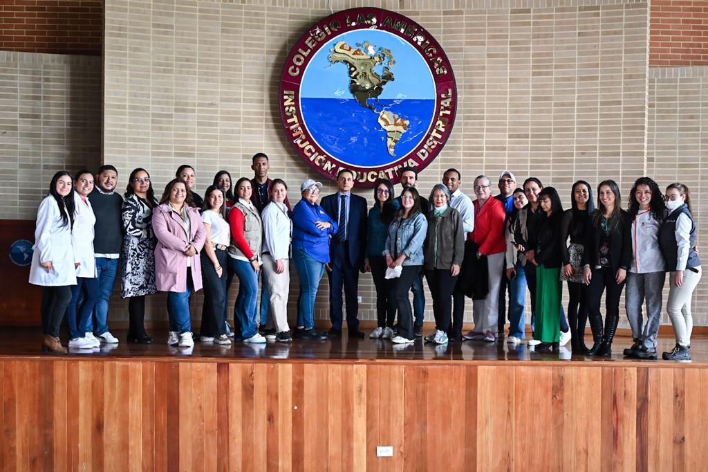 Delegación del gobierno de República Dominicana y de la FAO visitó un colegio del Distrito para conocer el funcionamiento del PAE Bogotá