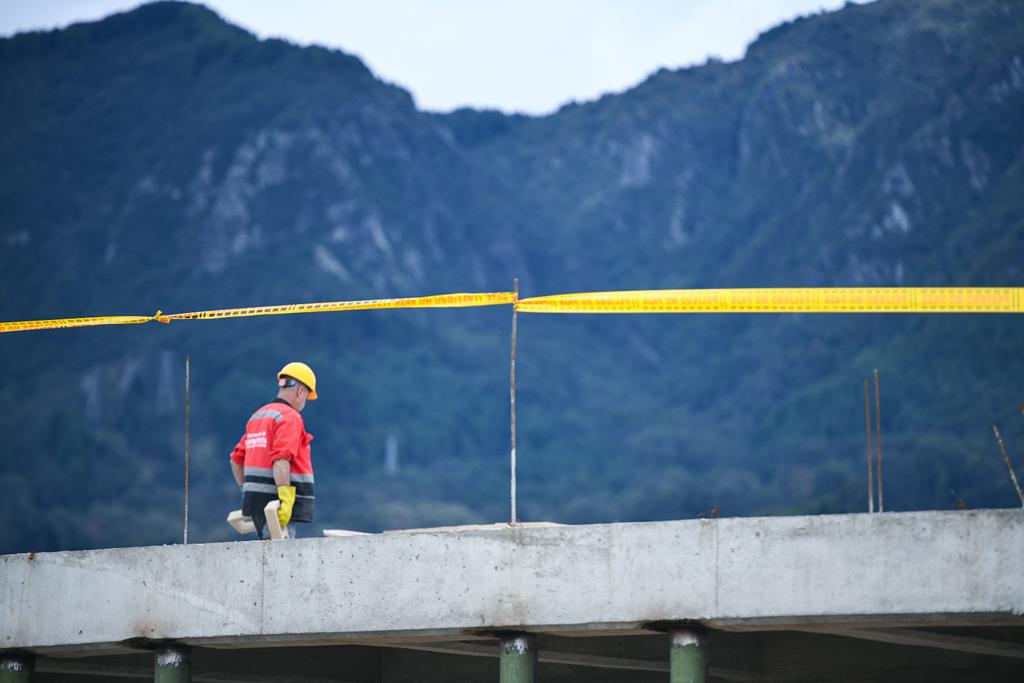 En recorrido por la localidad de Los Mártires la alcaldesa Claudia López visitó la obra del colegio San Francisco de Asís 