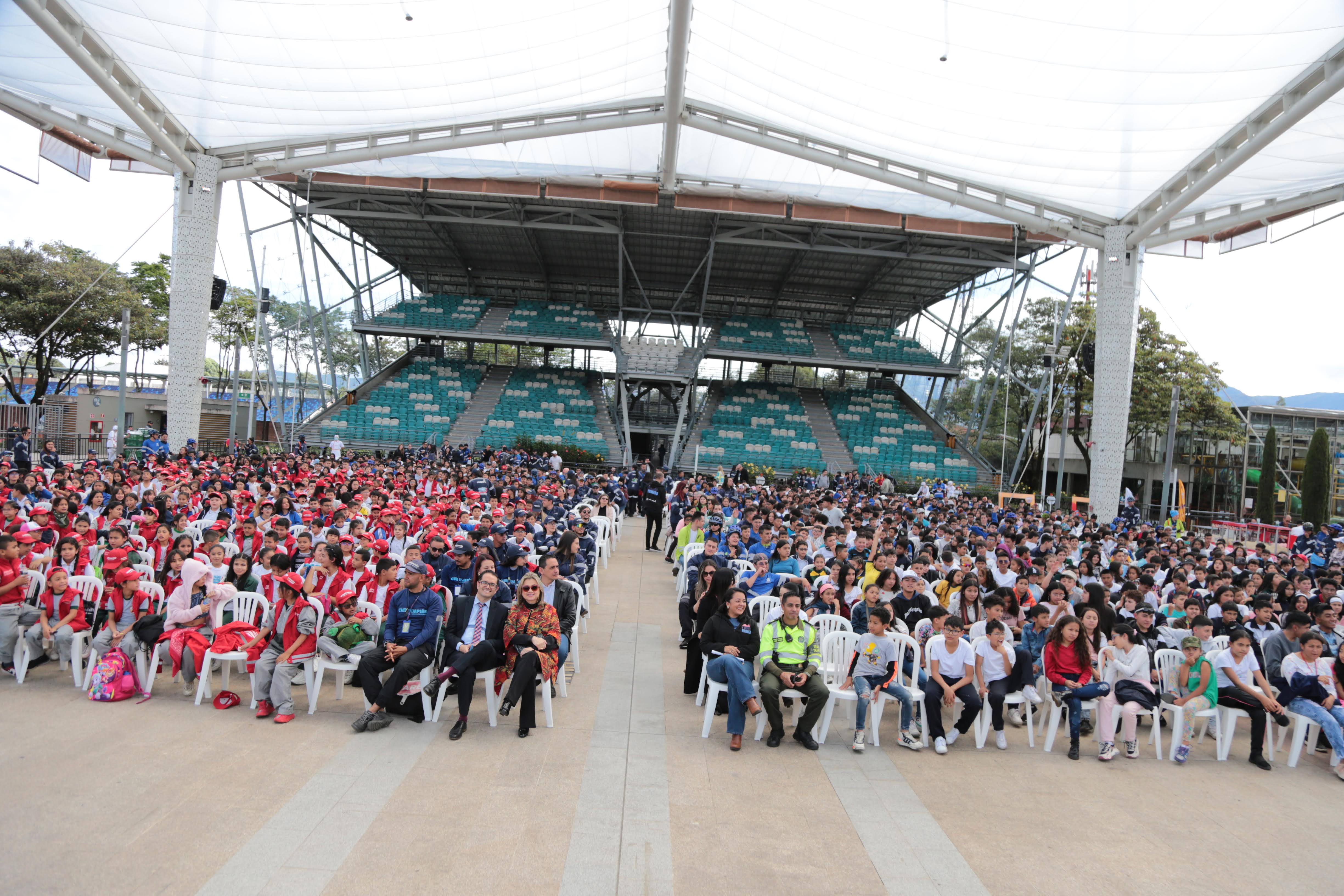 Ciempiés y Al Colegio en Bici celebran su aniversario con proyección de documental