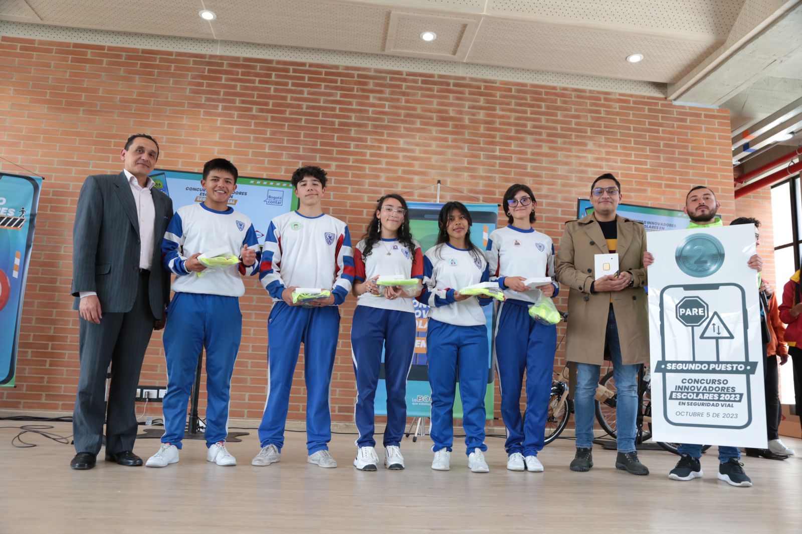 Bogotá premió a estudiantes por sus proyectos en movilidad y seguridad vial