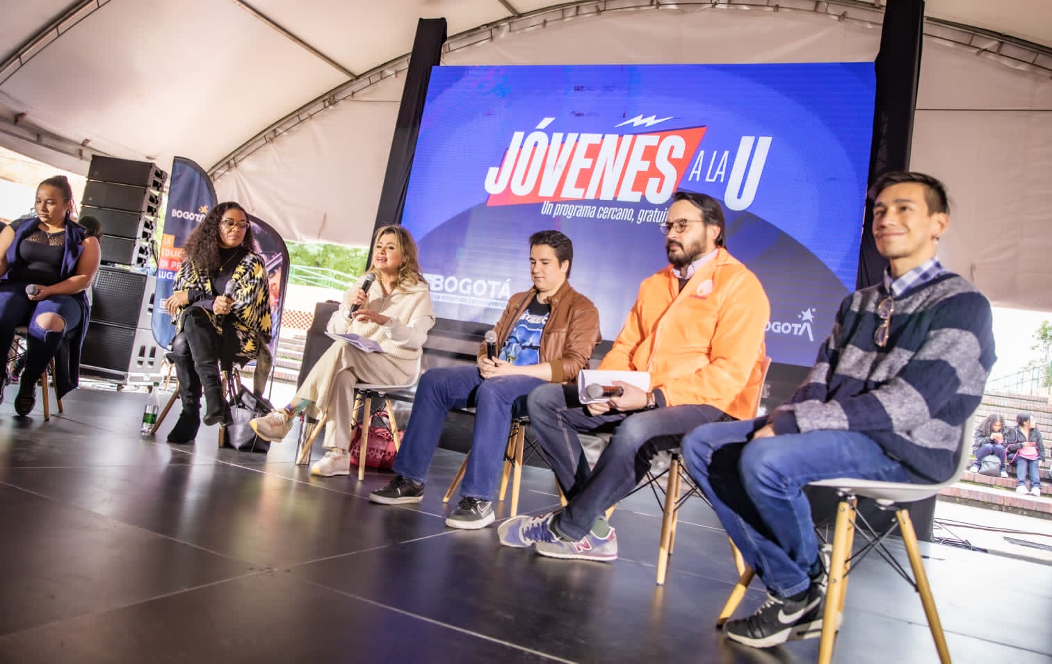 Edna Bonilla Seba, trabajando