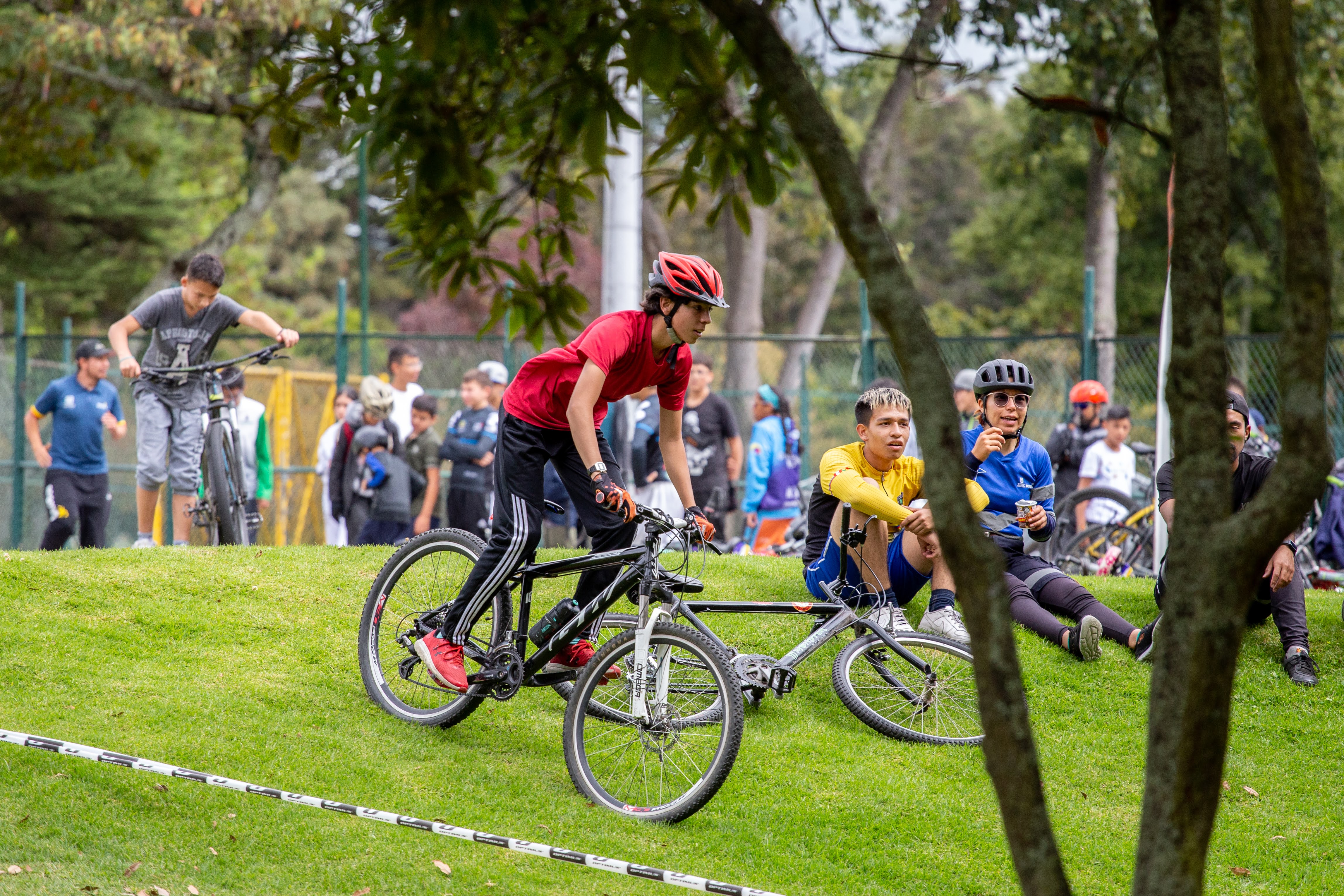 Jóvenes de ‘Biciparceros’ recorrieron la ciudad para llegar al Parque Simón Bolívar