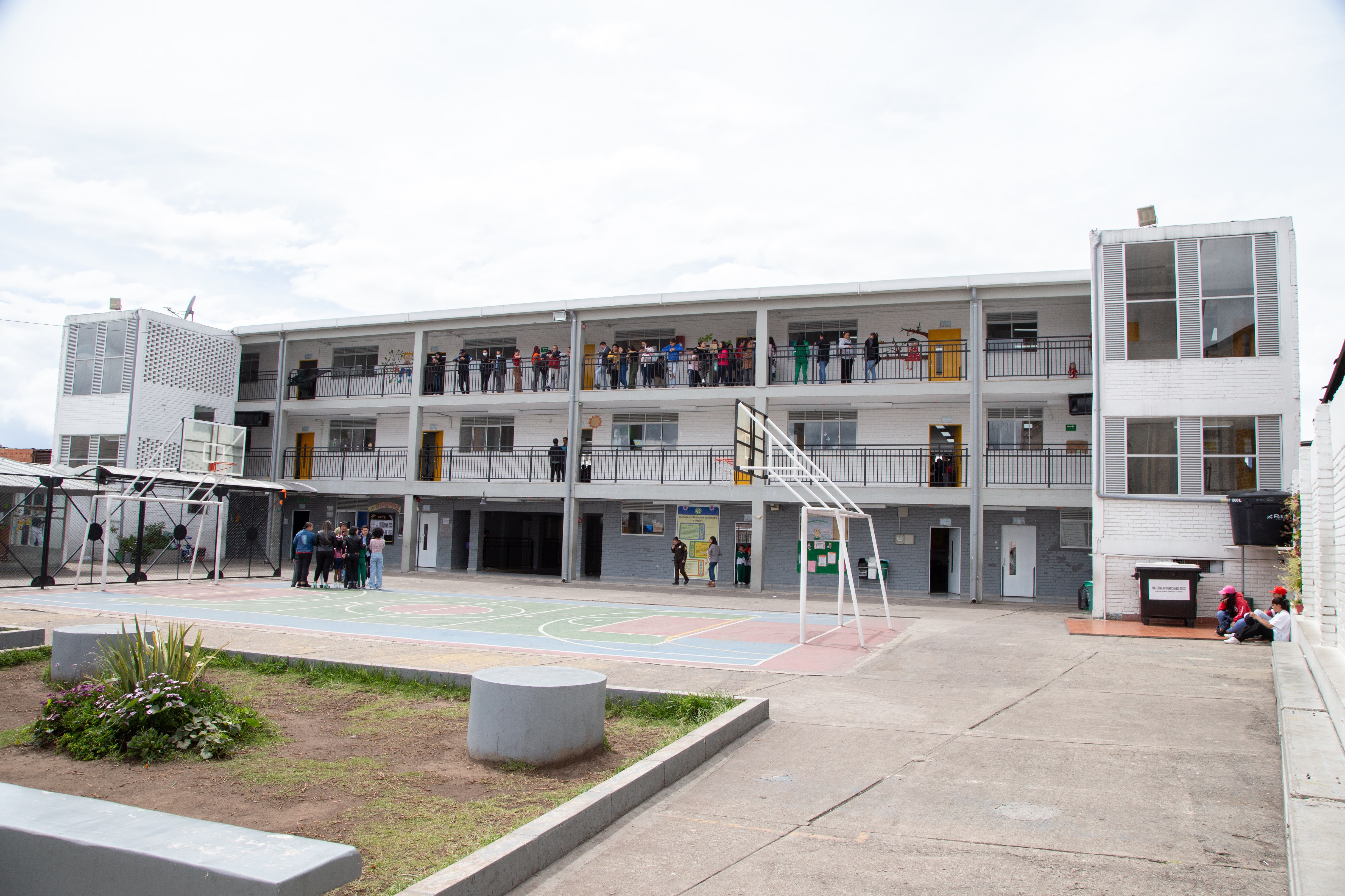 Conozca los servicios que reciben las y los estudiantes de los colegios oficiales de Bogotá