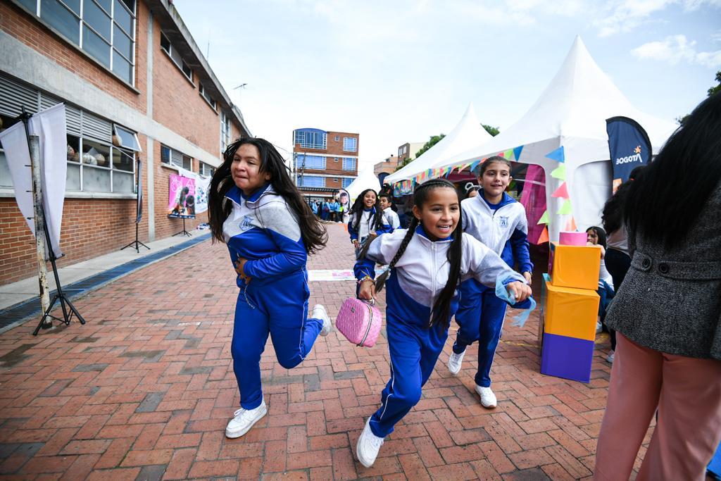 Estudiantes disfrutando del evento