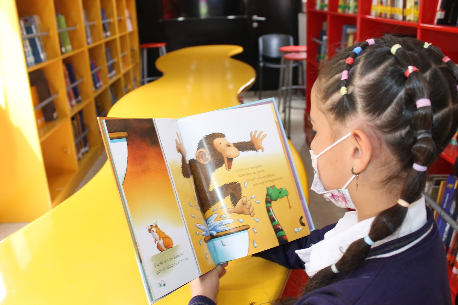 Con un catálogo con 2900 libros, el viaje de la lectura con e Bibliobús vuelve a rodar por Bogotá