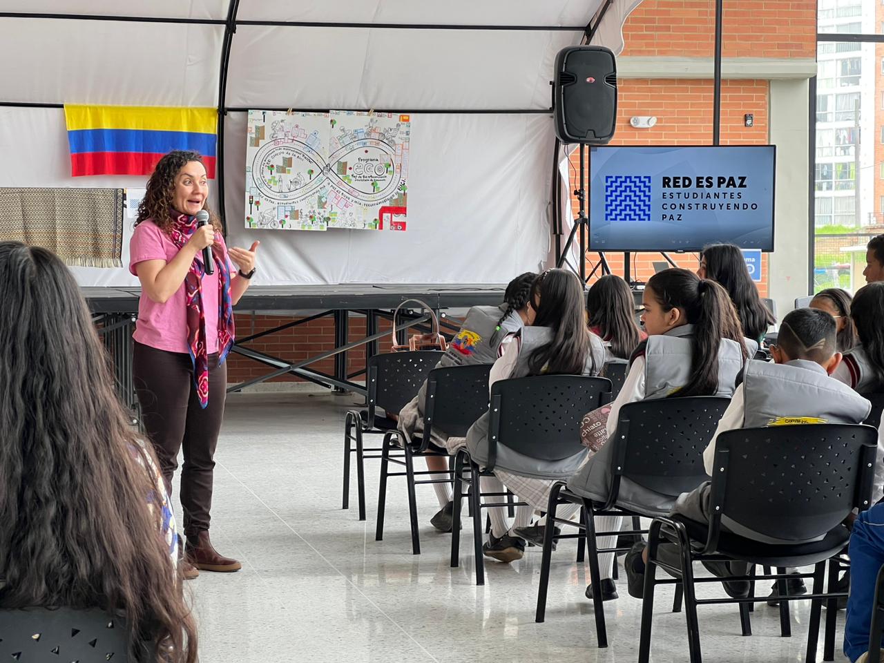 Más de 900 estudiantes de 20 colegios de Bogotá le apuestan a crear redes de paz