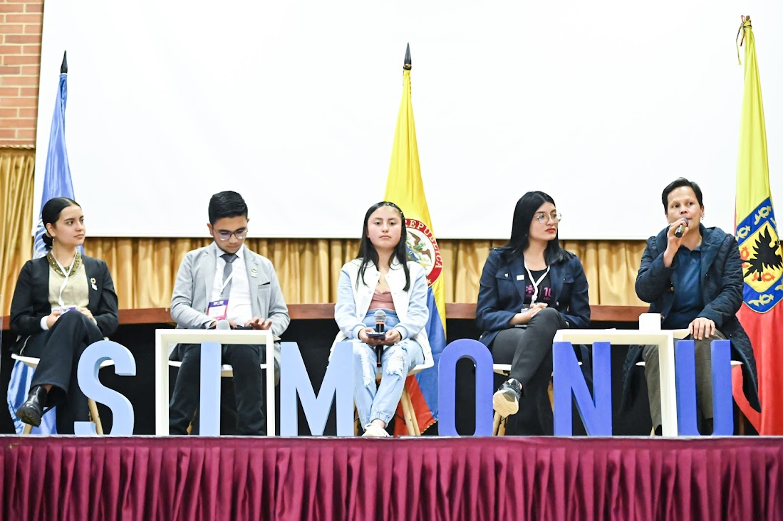 Con más de 3.000 participantes de 300 colegios se cerró #Simonu10años, una simulación que transforma vidas