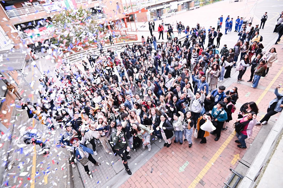 Con más de 3.000 participantes de 300 colegios se cerró #Simonu10años, una simulación que transforma vidas