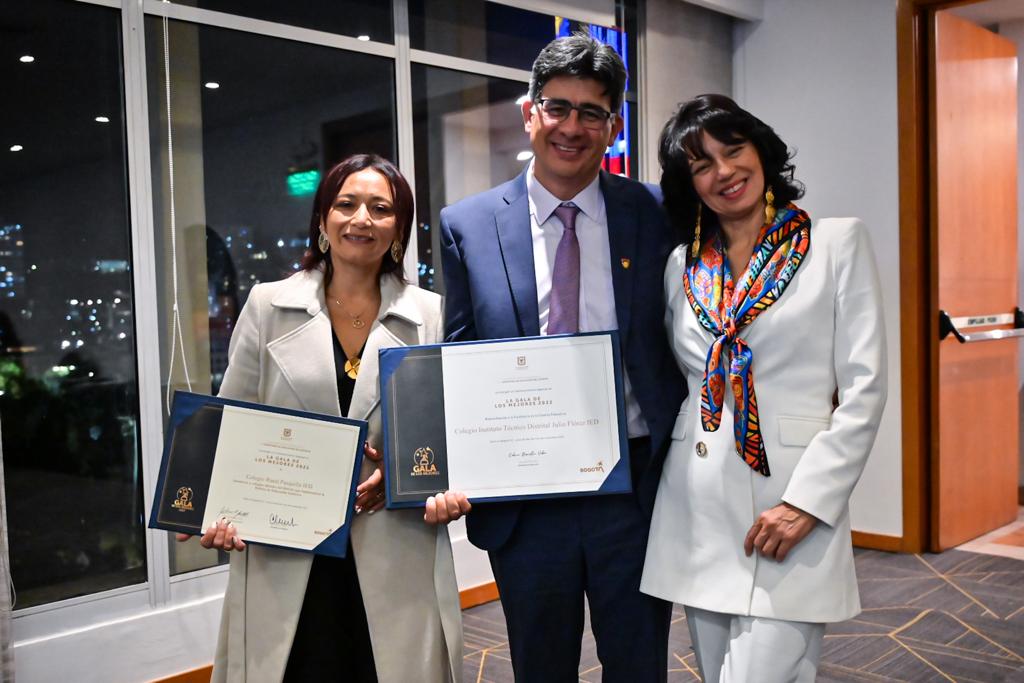103 rectoras y rectores de colegios oficiales recibieron reconocimiento por su labor en la formación integral de estudiantes