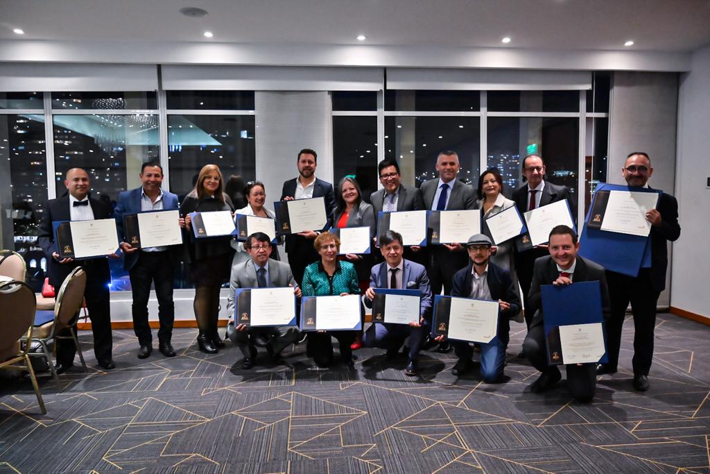 103 rectoras y rectores de colegios oficiales recibieron reconocimiento por su labor en la formación integral de estudiantes