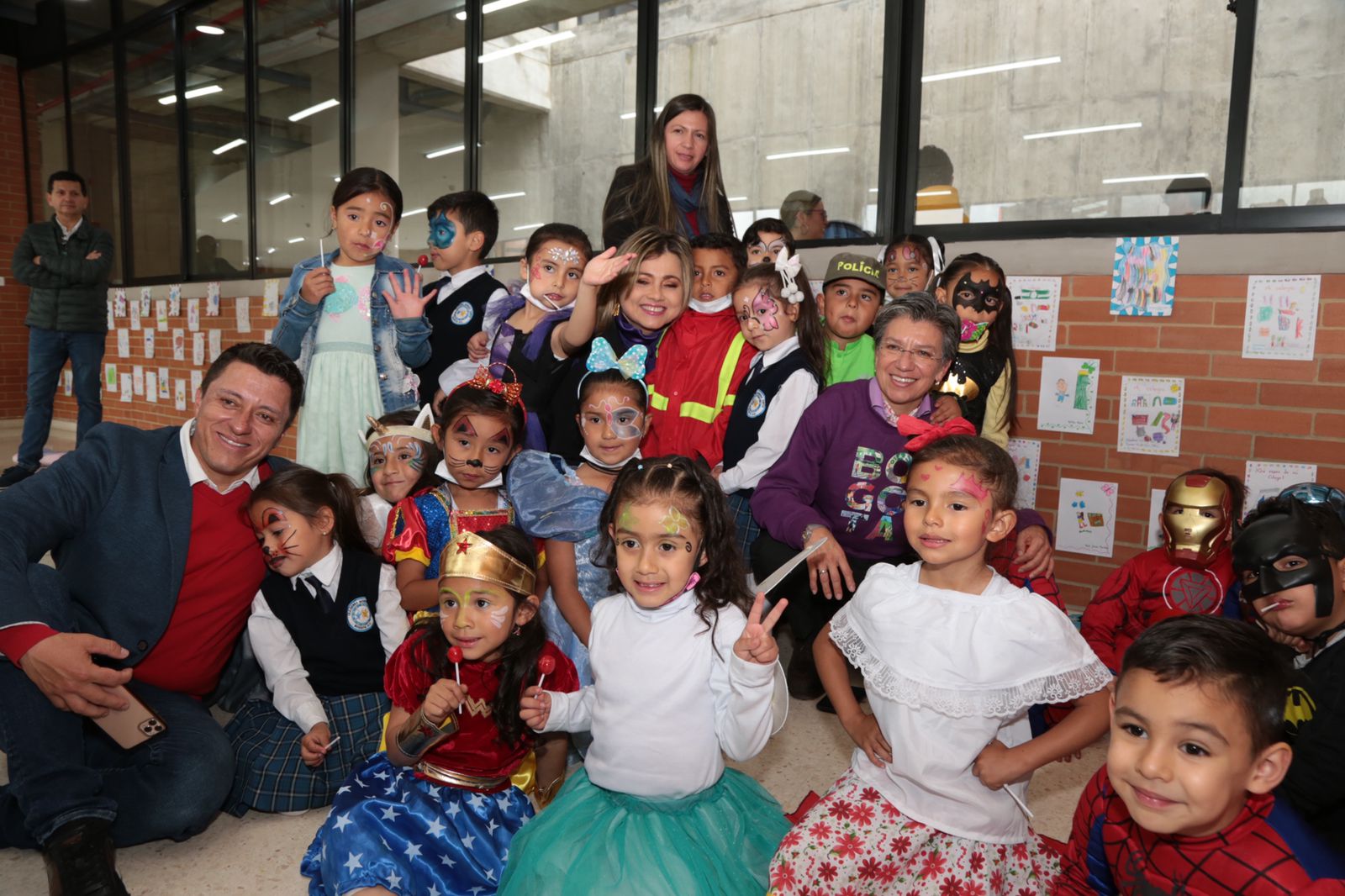 En el marco de la maratón de entrega de colegios, Ciudad Bolívar recibe la institución educativa Ángela Restrepo Moreno