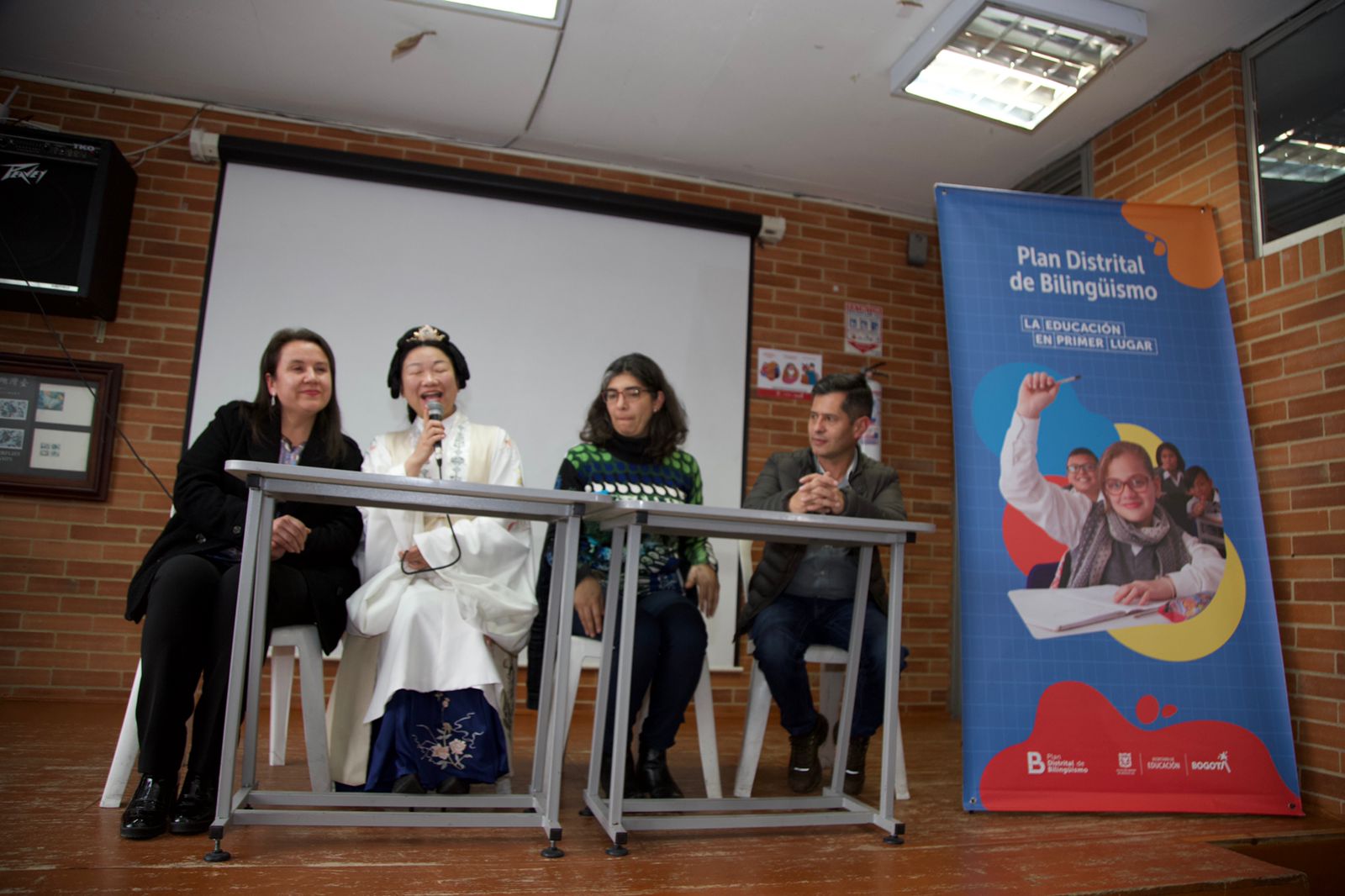 Por primera vez, estudiantes de colegios oficiales de Bogotá aprenden el idioma chino mandarín