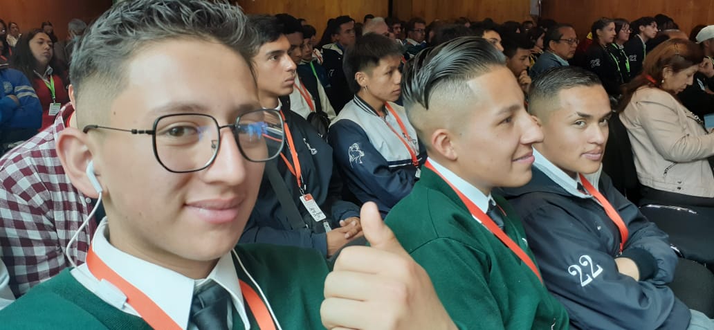 Jóvenes de colegios oficiales le apuestan a ser empresarios