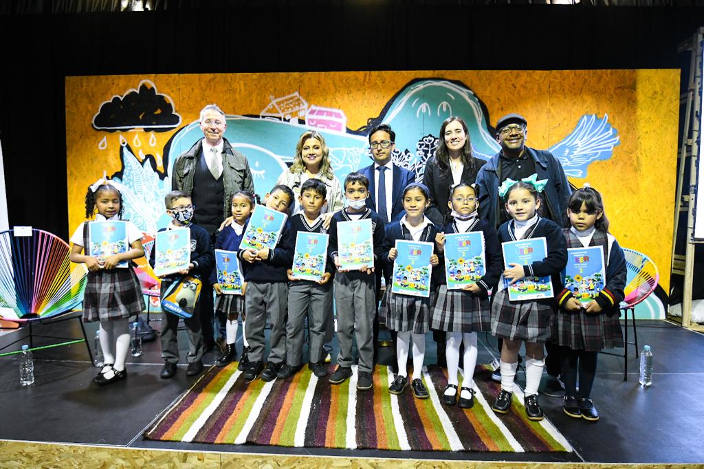 Por primera vez, Bogotá entrega 139 mil libros a estudiantes de 1º, 2º y 3º para fortalecer sus capacidades lectoras
