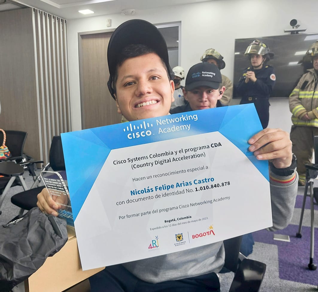 Estudiantes con discapacidad recibieron reconocimiento por sus talentos en áreas de tecnología