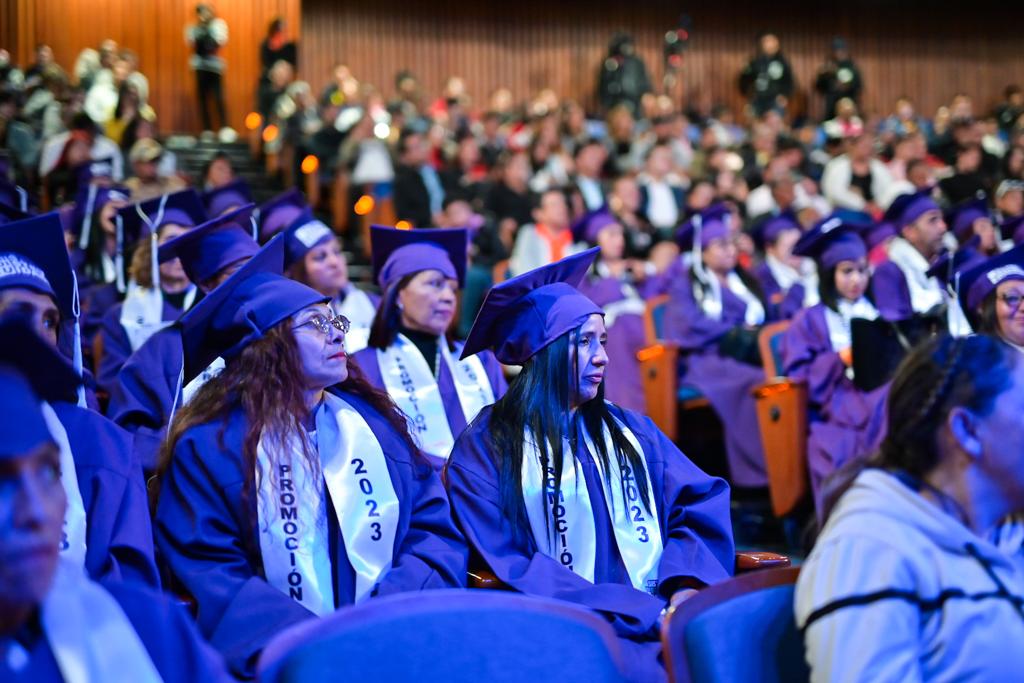 ‘Una mujer educada, empoderada, con autonomía económica, es una mujer que se sacará a sí misma y a su familia adelante’: alcaldesa Claudia López