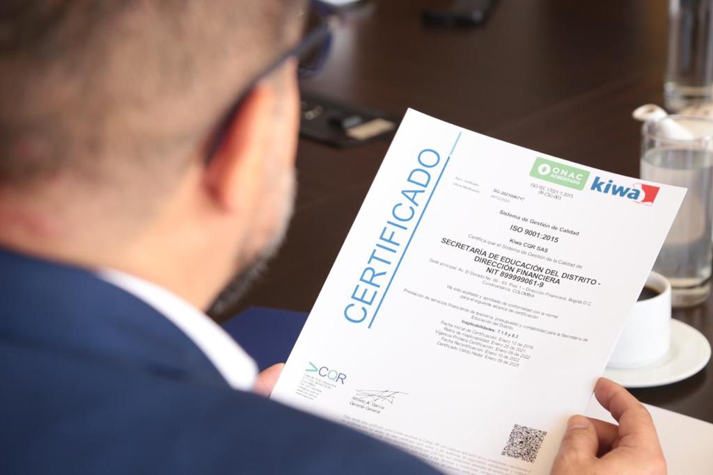 Edna Bonilla Seba, trabajando