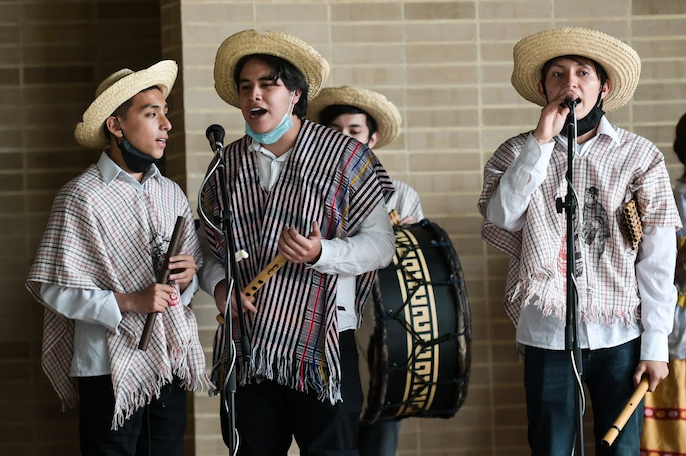 Artistas haciendo música