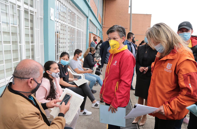 EDNA BONILLA SEBA, TRABAJANDO.