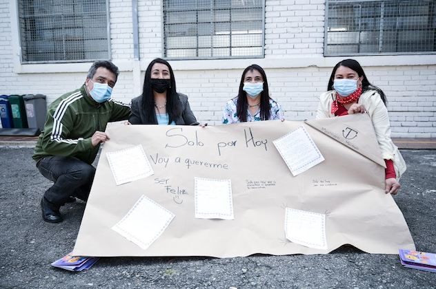 Estudiantes rechazando la violencia