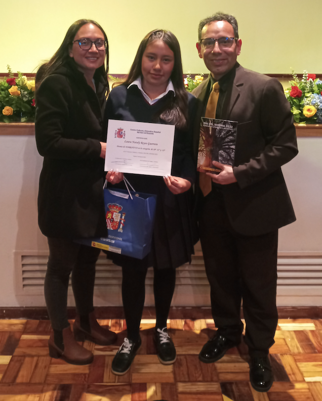 Ganadora del concurso literario: Nataly guerrero. Embajada de España.