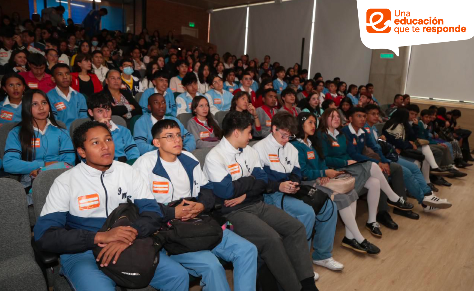 Alumnos de colegio distrital