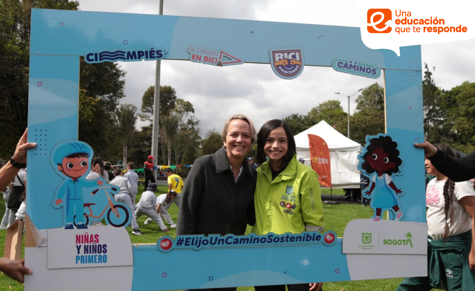 Secretaria de Educación, Isabel Segovia con alumna