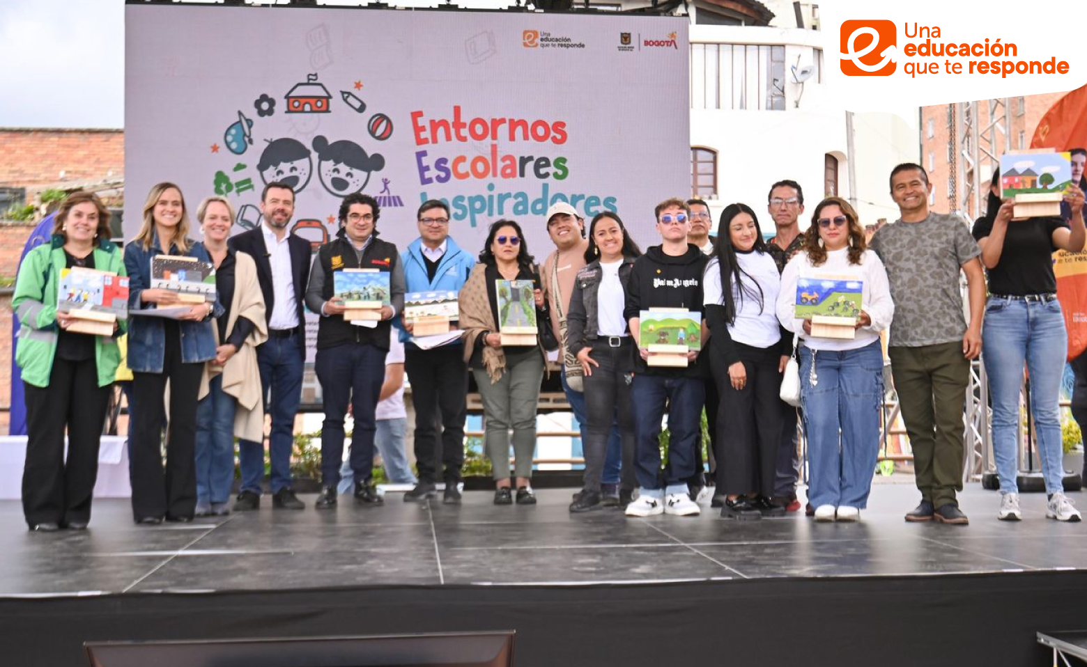 Alcalde de Bogotá y Secretaria de Educación del Distrito