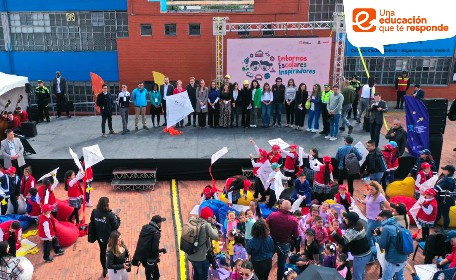 Asistentes a evento de lanzamiento de Entornos Escolares Inspiradores