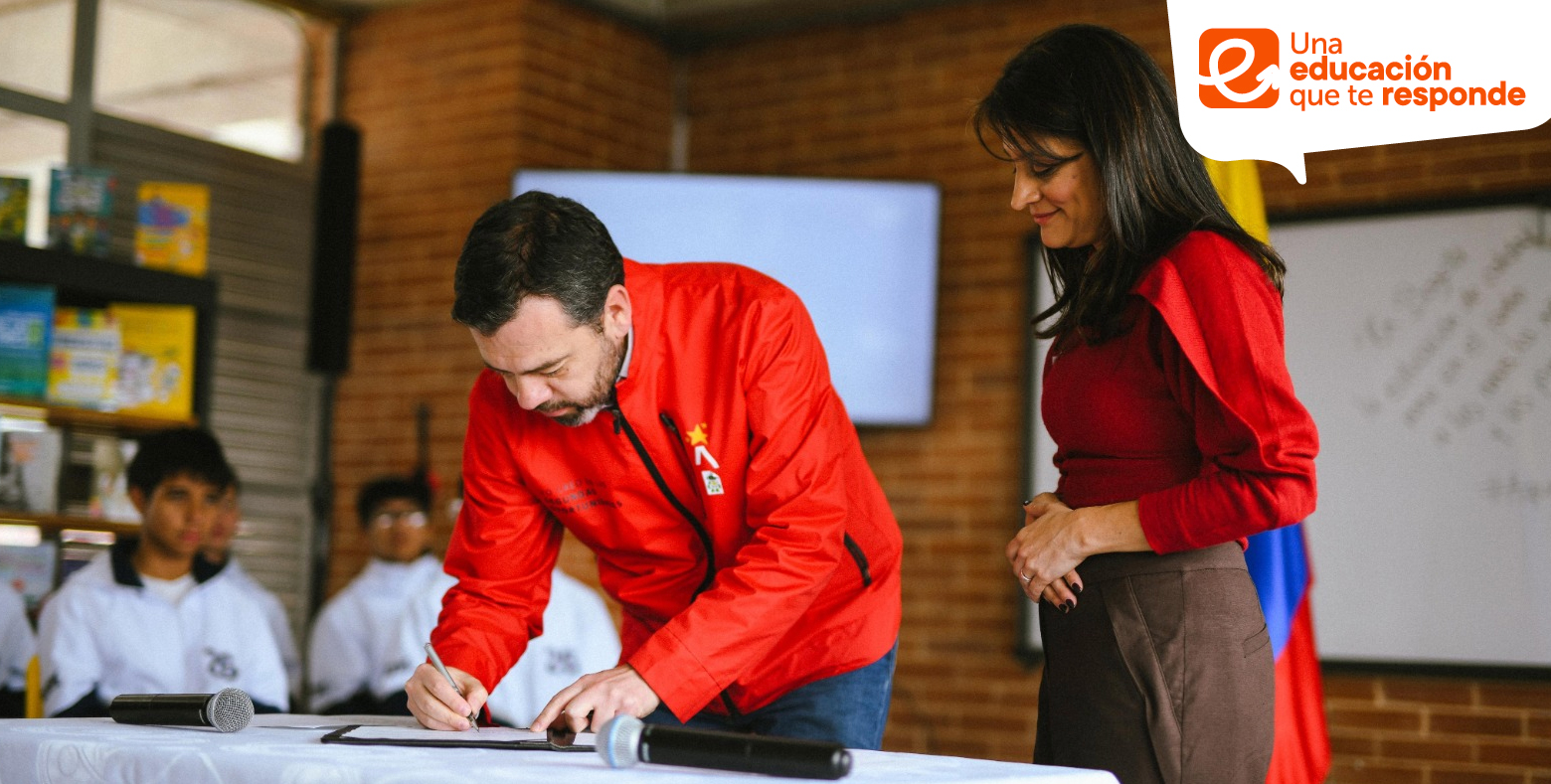 Alcalde de Bogotá y Secretaria de Educación del Distrito