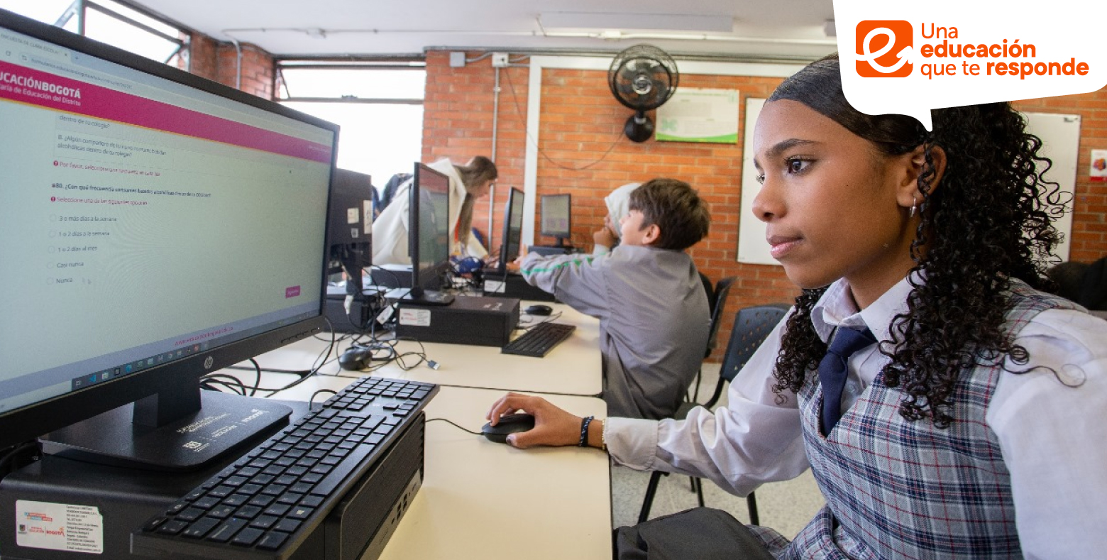 Estudiantes de colegio distrital