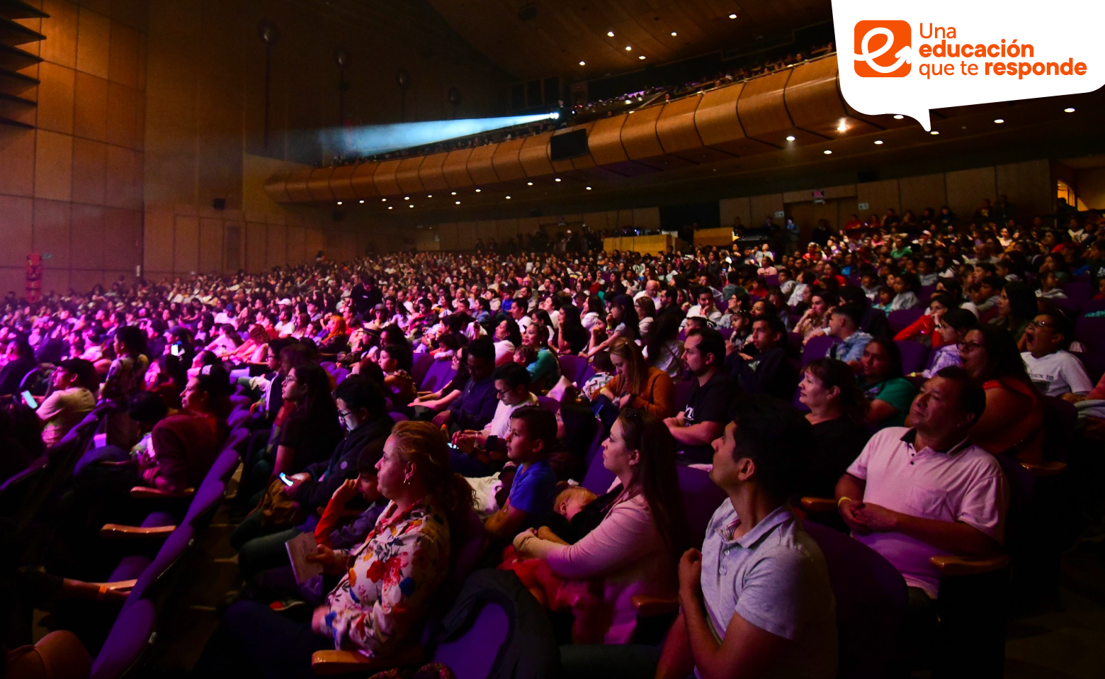 Asistentes a lanzamiento de "De la mano contigo"