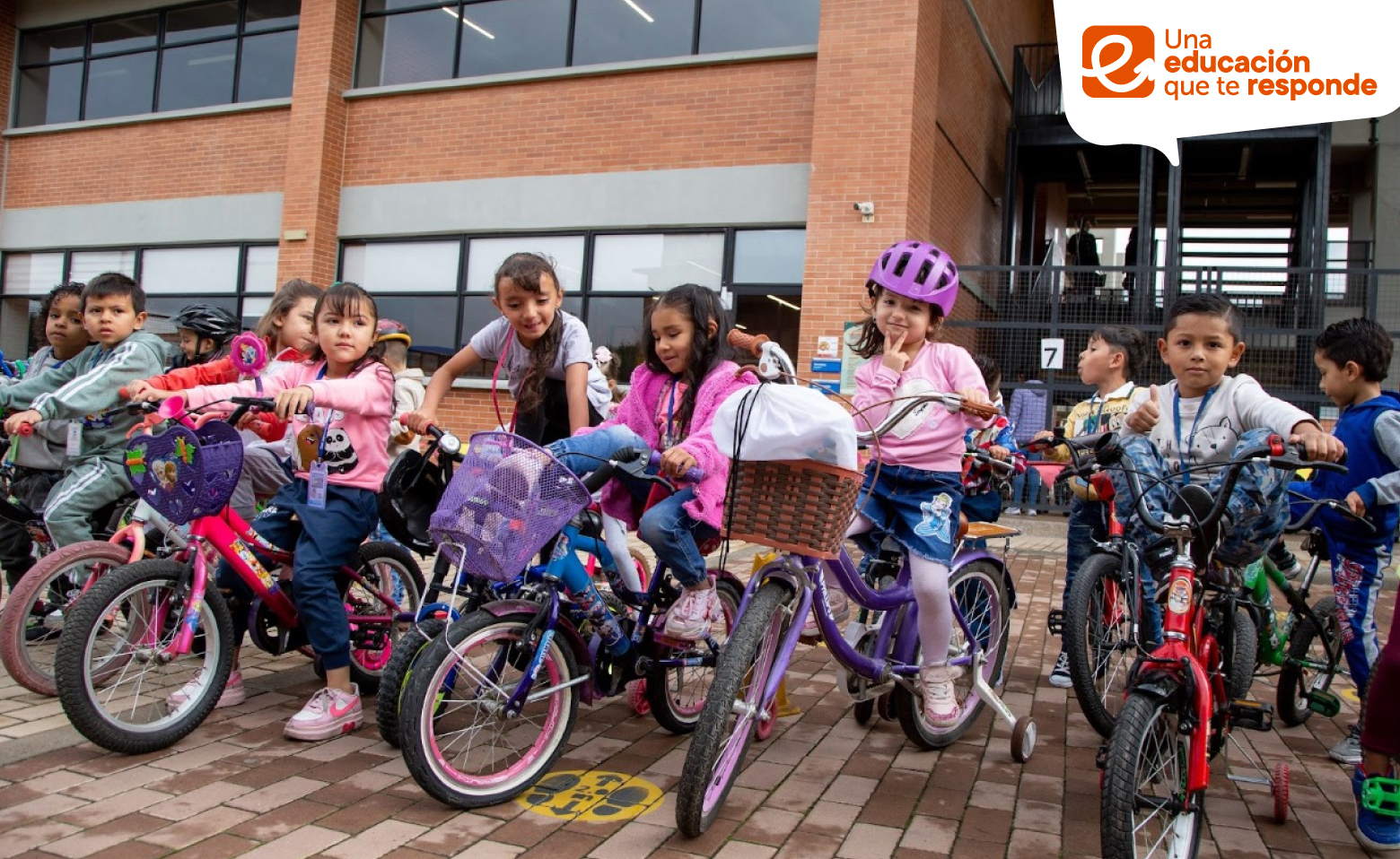 Estudiantes de colegio distrital