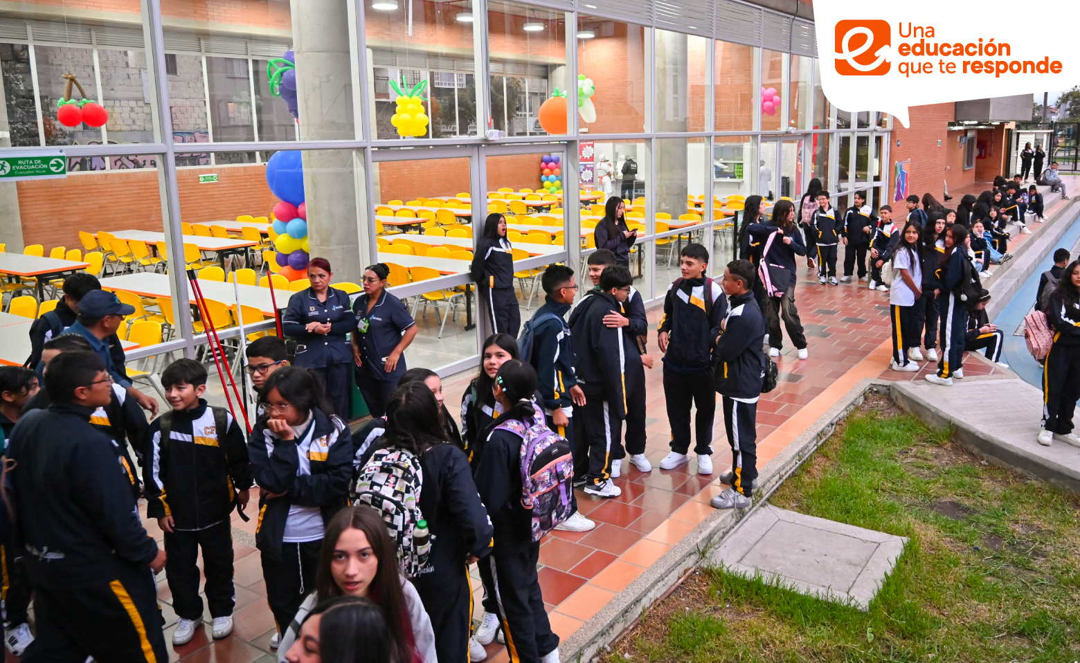 Estudiantes de colegio distrital