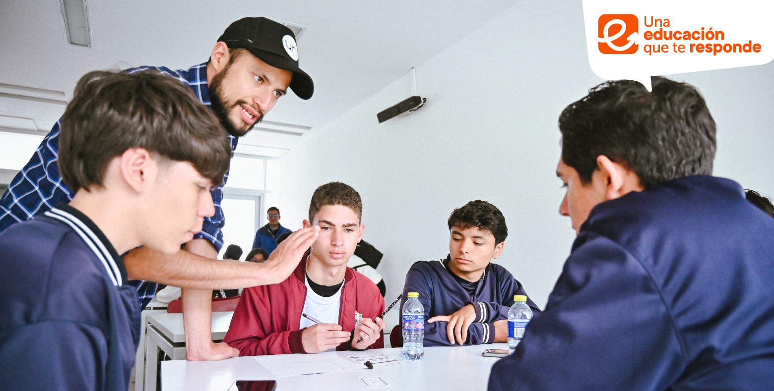 Estudiantes de colegio distrital
