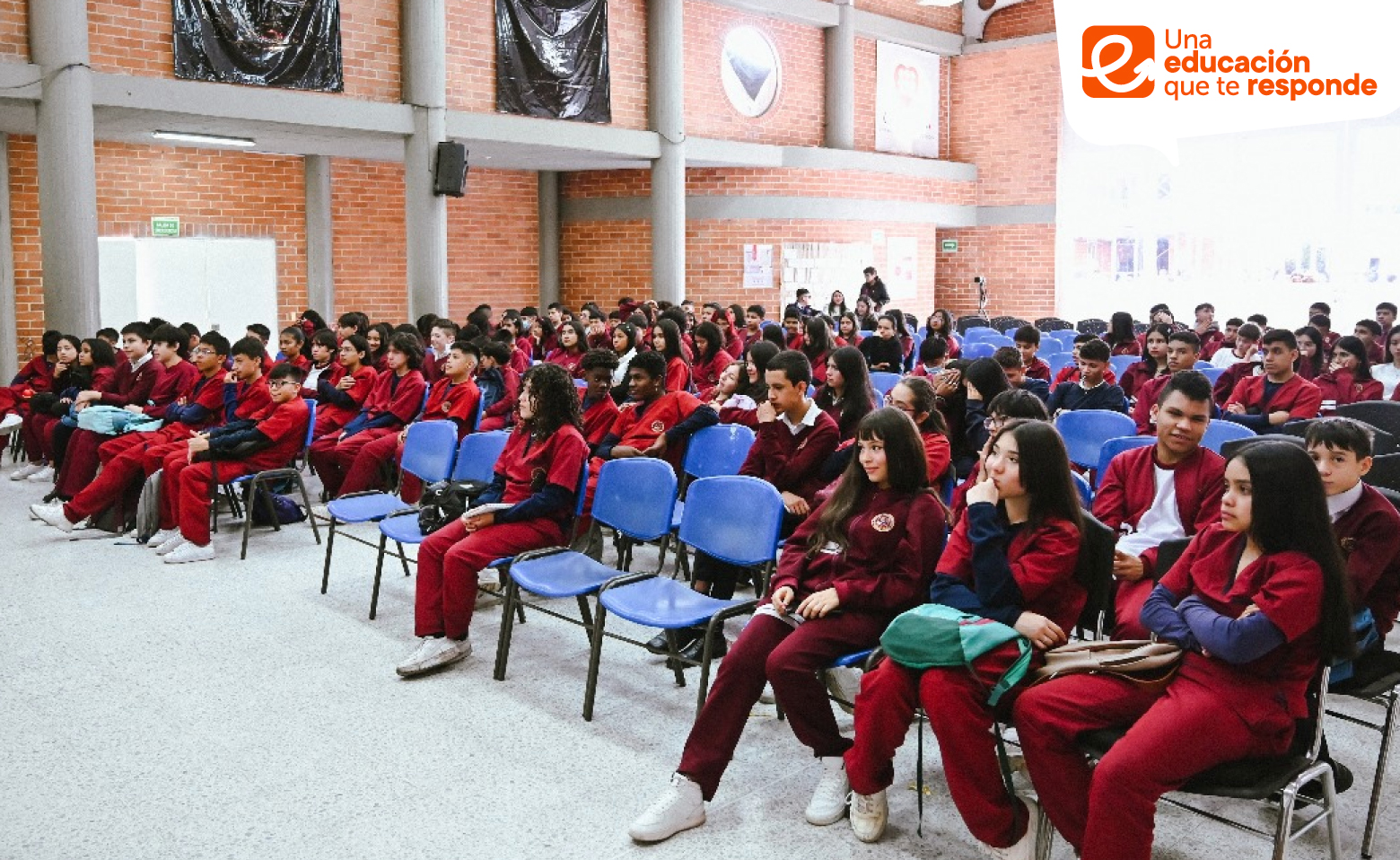 Estudiantes de colegio distrital