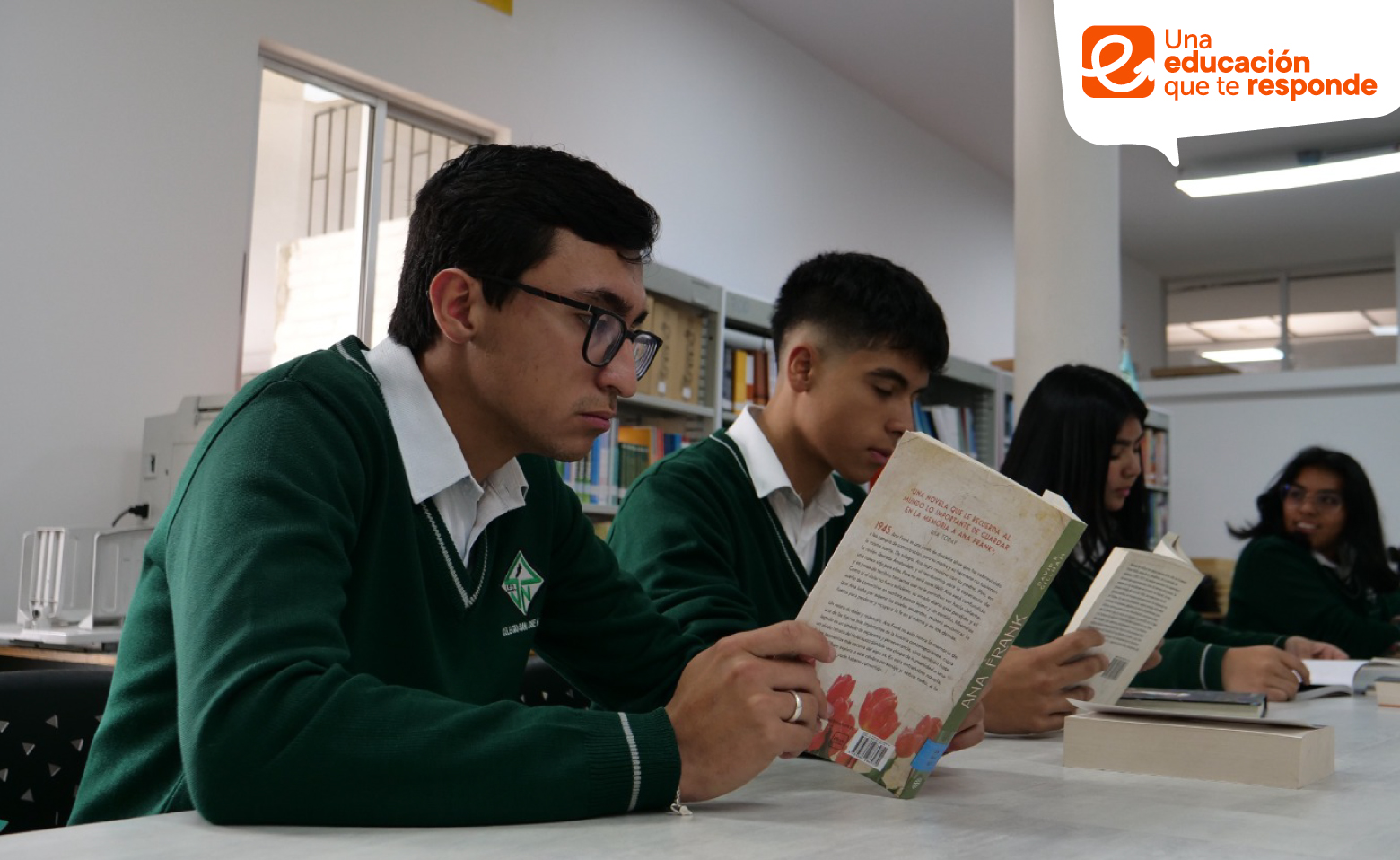 Estudiantes de colegio distrital