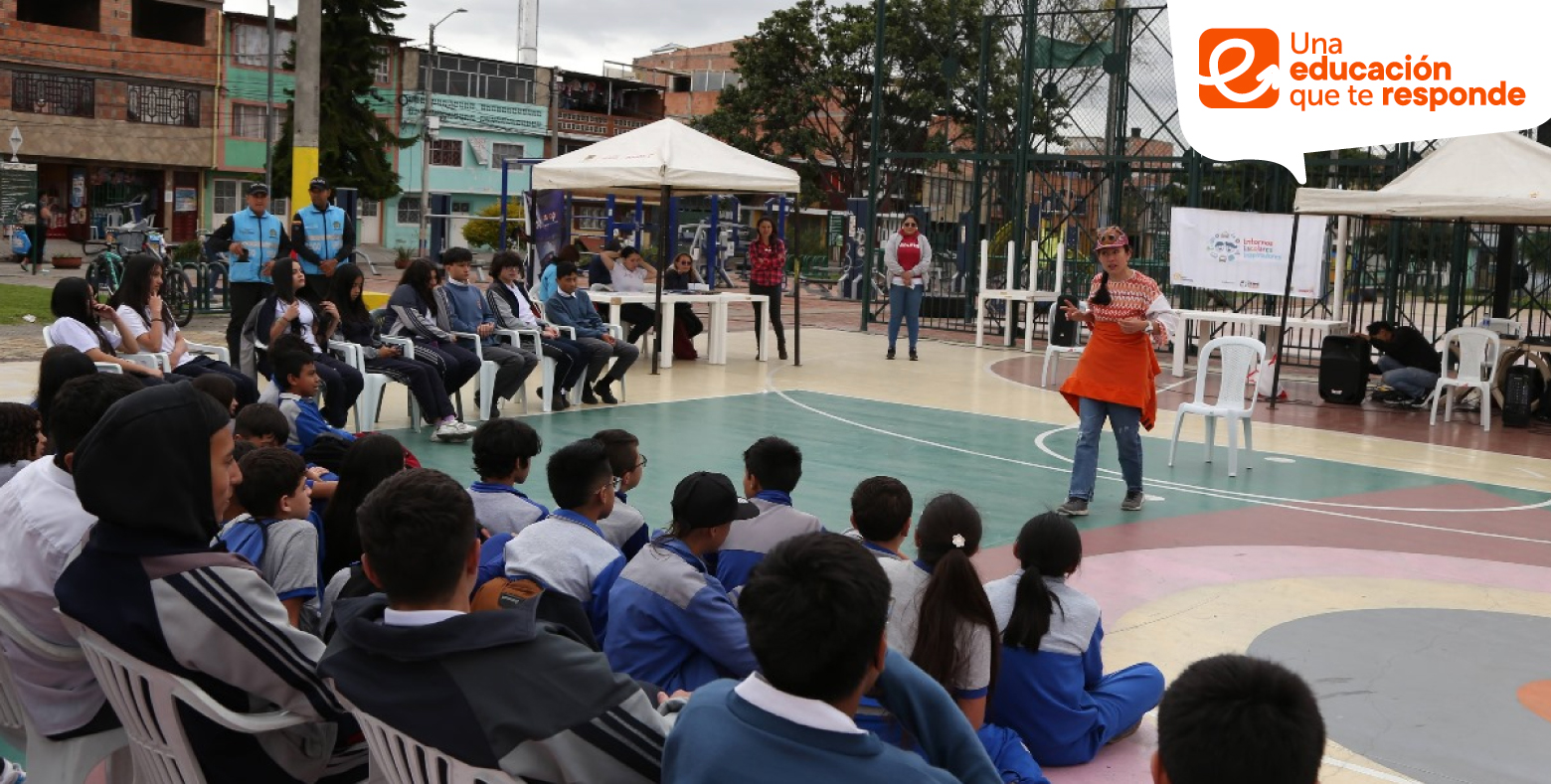 Estudiantes de colegio distrital
