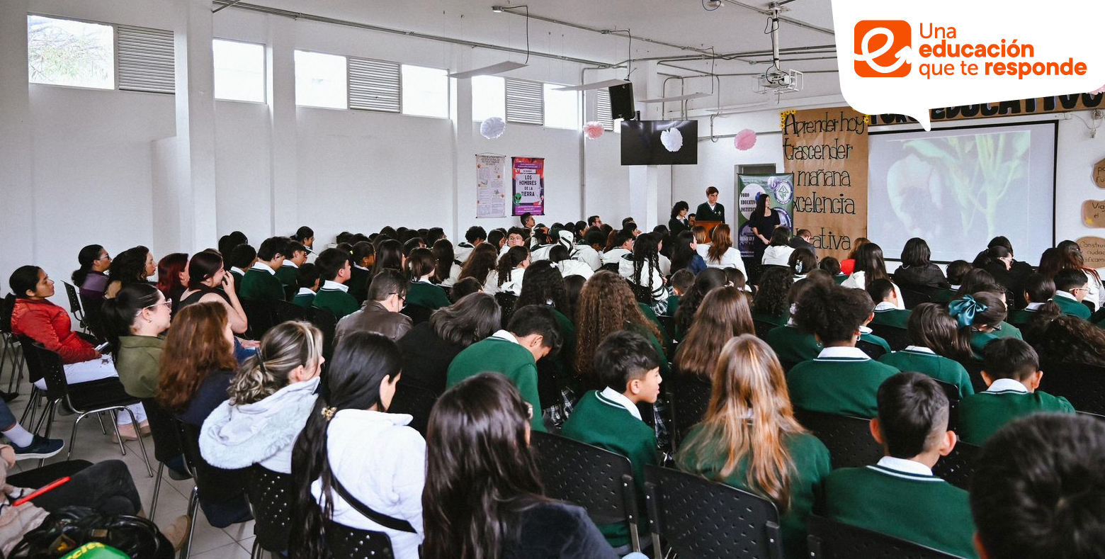 Estudiantes de colegio distrital