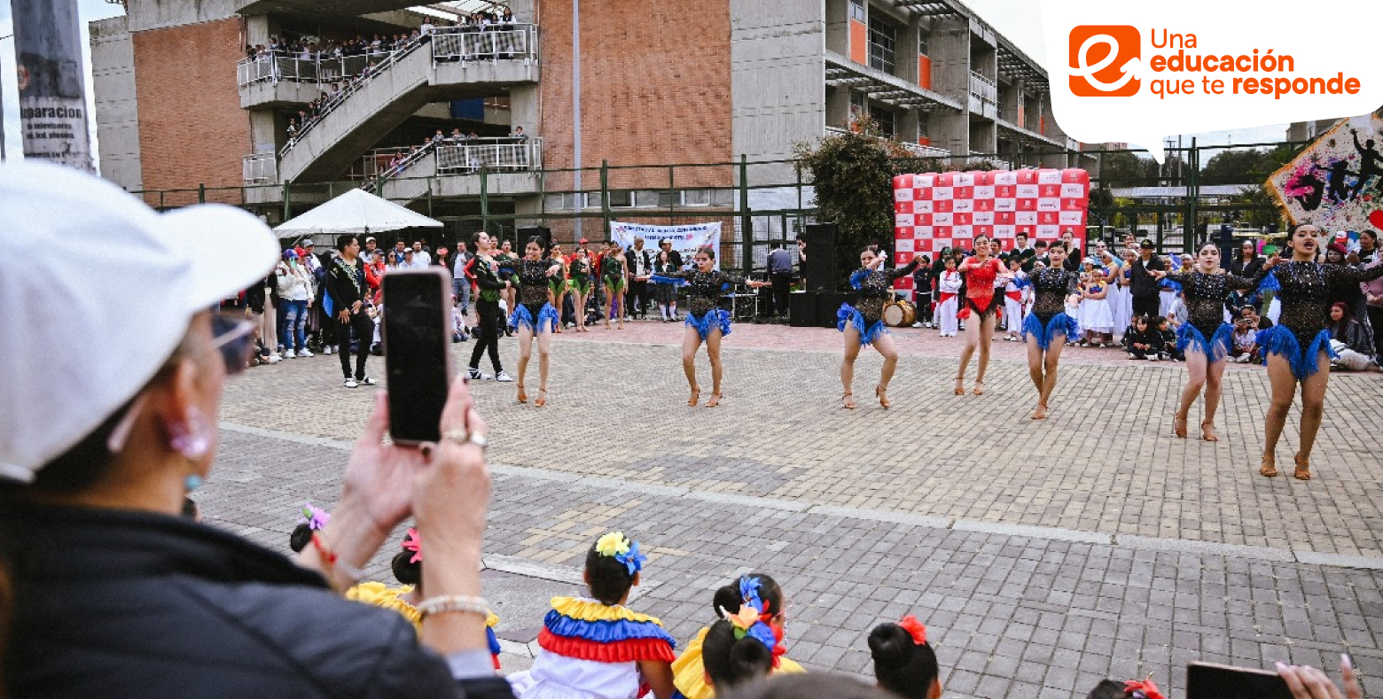 Estudiantes de colegio distrital