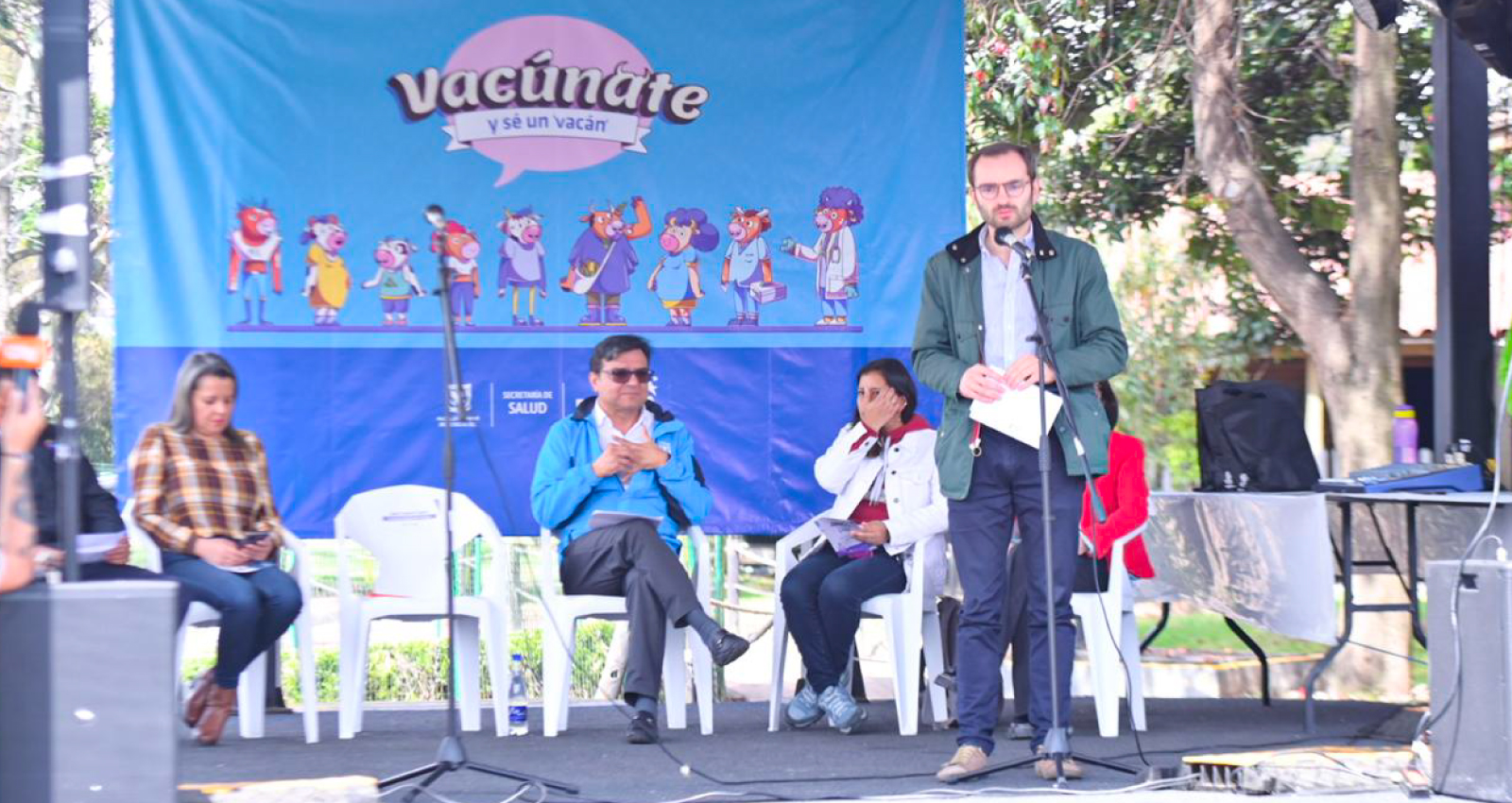 Funcionarios de la SED urante el lanzamiento de la Semana de Vacunación en las Américas y la presentación de la Campaña “Vacúnate y sé un vacán”