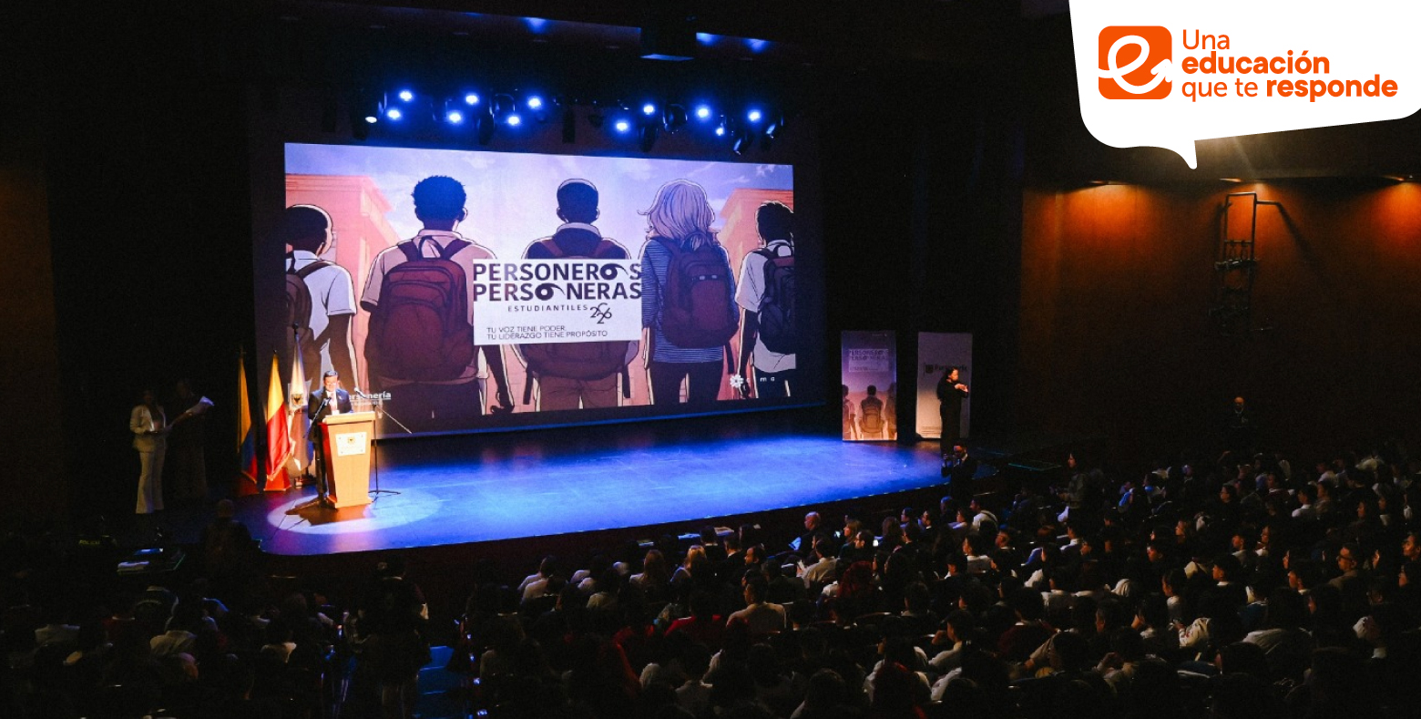 Estudiantes de colegio distrital en evento de personeros