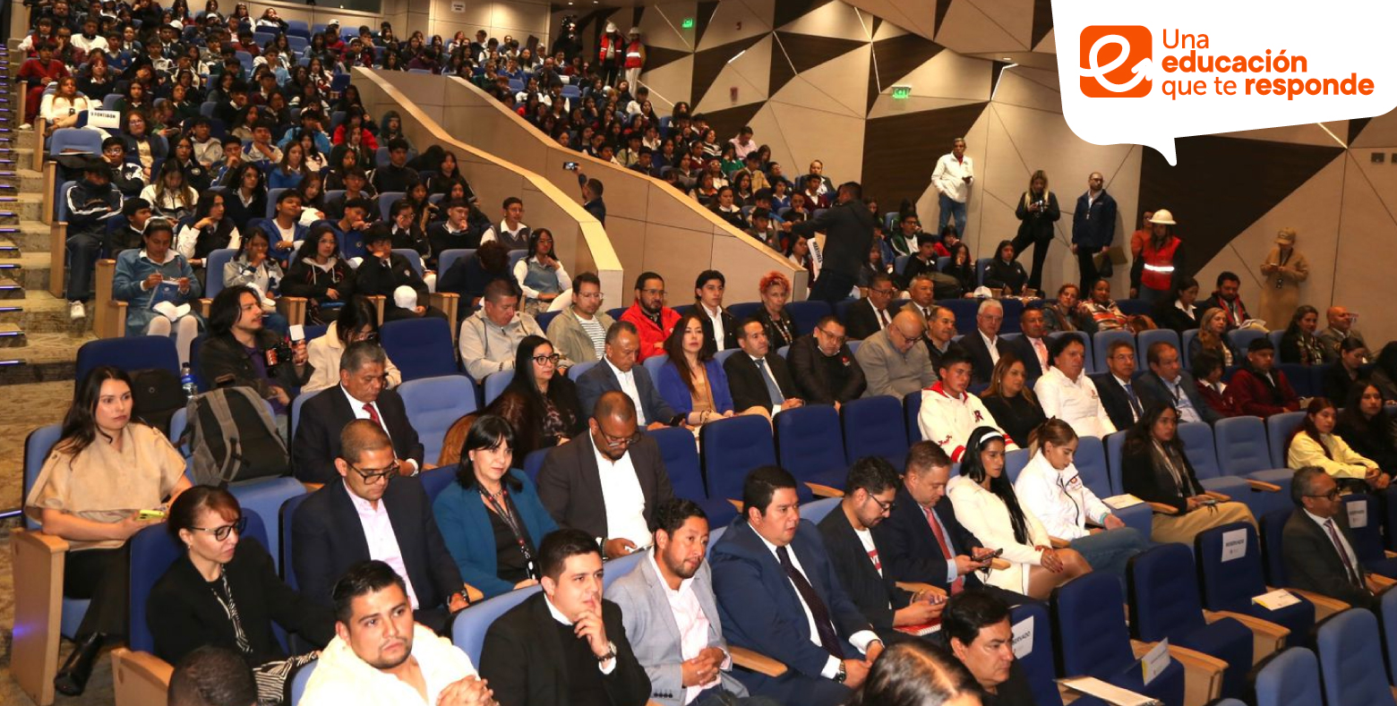 Estudiantes de colegio distrital