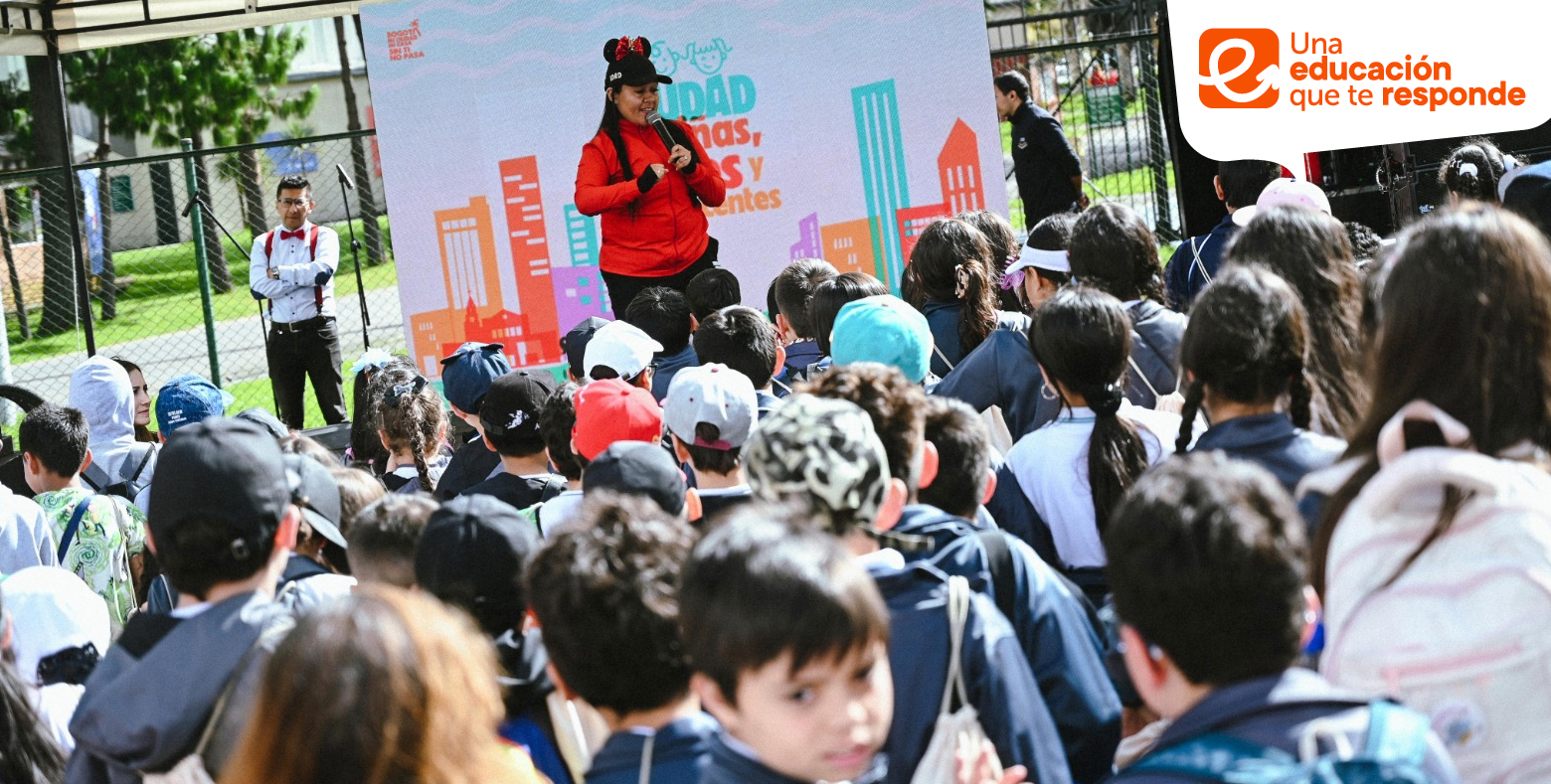 Estudiantes de colegio distrital