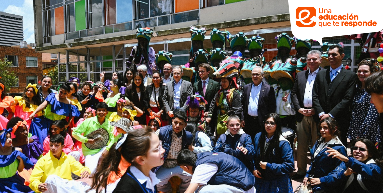 Estudiantes de colegio distrital